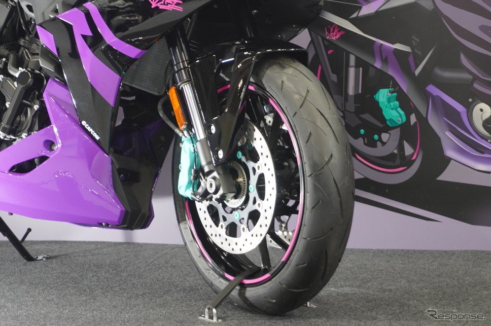 『ストリートファイター6』とコラボレーションした『GSX-8R Tuned by JURI』(大阪モーターサイクルショー2025)《写真撮影 宮崎壮人》