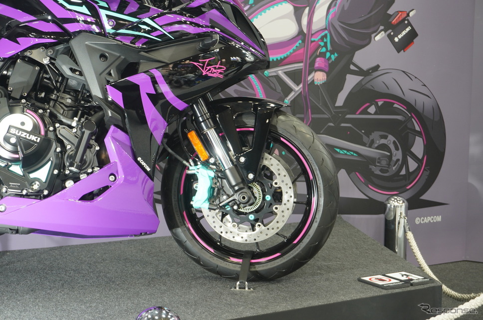 『ストリートファイター6』とコラボレーションした『GSX-8R Tuned by JURI』(大阪モーターサイクルショー2025)《写真撮影 宮崎壮人》