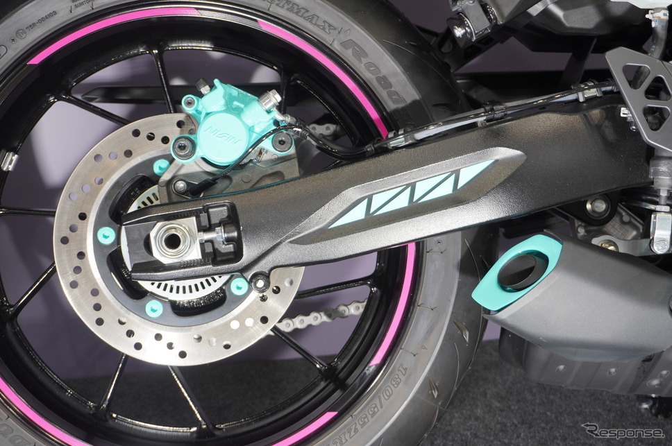 『ストリートファイター6』とコラボレーションした『GSX-8R Tuned by JURI』(大阪モーターサイクルショー2025)《写真撮影 宮崎壮人》