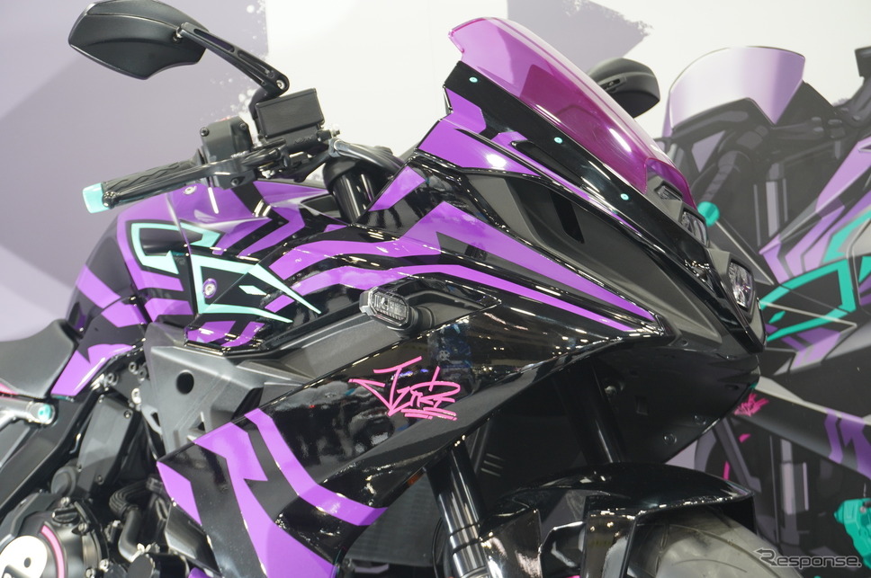 『ストリートファイター6』とコラボレーションした『GSX-8R Tuned by JURI』(大阪モーターサイクルショー2025)《写真撮影 宮崎壮人》