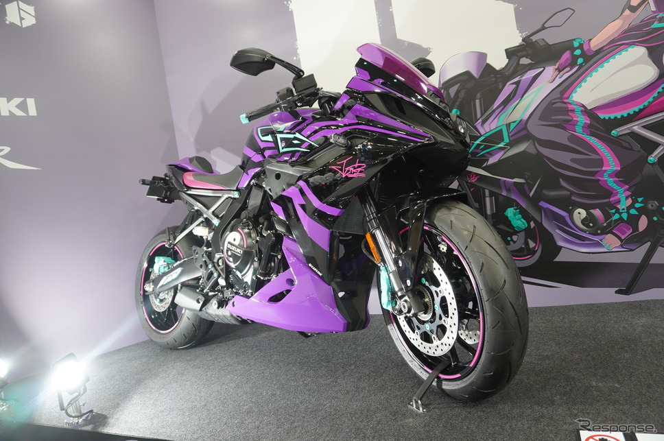 『ストリートファイター6』とコラボレーションした『GSX-8R Tuned by JURI』(大阪モーターサイクルショー2025)《写真撮影 宮崎壮人》