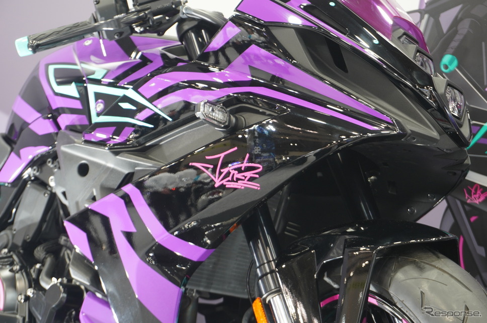 『ストリートファイター6』とコラボレーションした『GSX-8R Tuned by JURI』(大阪モーターサイクルショー2025)《写真撮影 宮崎壮人》