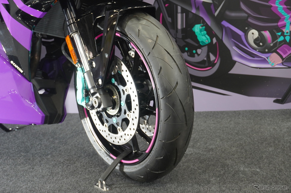 『ストリートファイター6』とコラボレーションした『GSX-8R Tuned by JURI』(大阪モーターサイクルショー2025)《写真撮影 宮崎壮人》