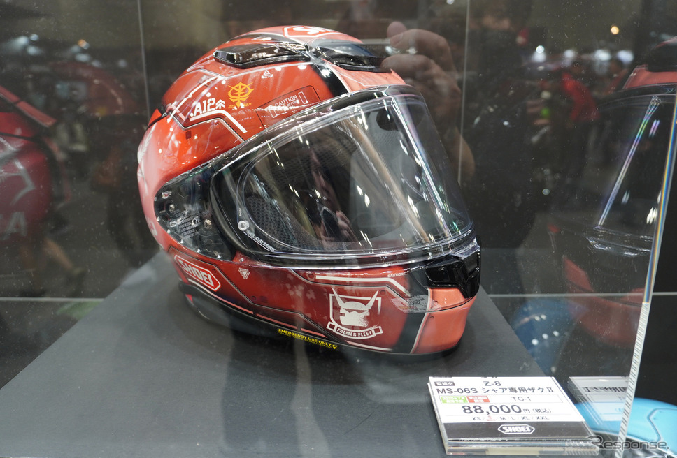シャア専用ザクデザインのSHOEI『Z-8 MS-06S ザク II』《写真撮影 宮崎壮人》