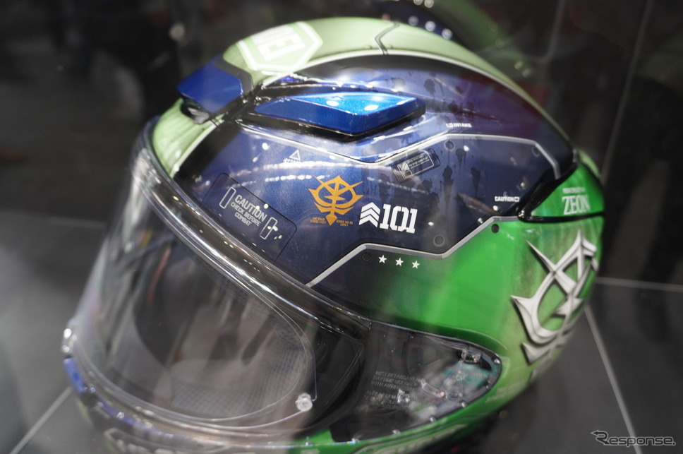 通称“旧ザク”デザインのSHOEI『Z-8 MS-05 ザク I』《写真撮影 宮崎壮人》