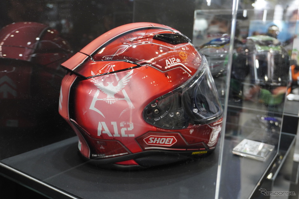 シャア専用ザクデザインのSHOEI『Z-8 MS-06S ザク II』《写真撮影 宮崎壮人》
