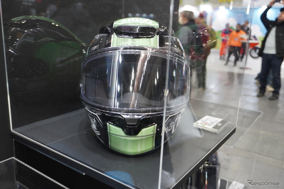 量産型ザクデザインのSHOEI『Z-8 MS-06C-6 ザク II』《写真撮影 宮崎壮人》