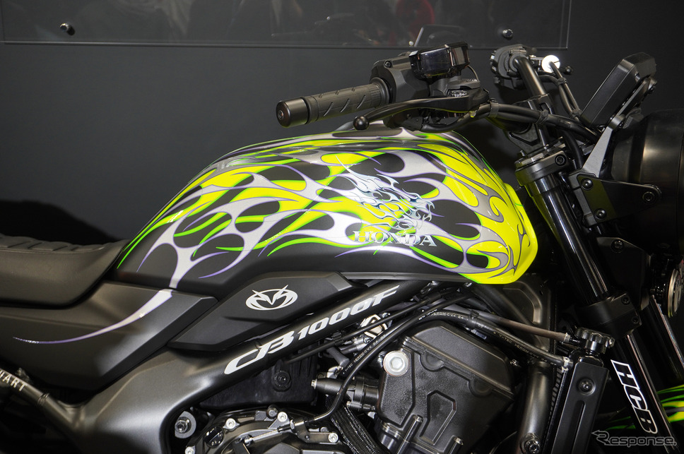 「BEAMS CULTUART」とのコラボカスタムのHONDA CB1000F meets GUCCIMAZE(大阪モーターサイクルショー2025)《写真撮影 宮崎壮人》