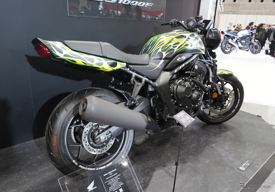 「BEAMS CULTUART」とのコラボカスタムのHONDA CB1000F meets GUCCIMAZE(大阪モーターサイクルショー2025)《写真撮影 宮崎壮人》