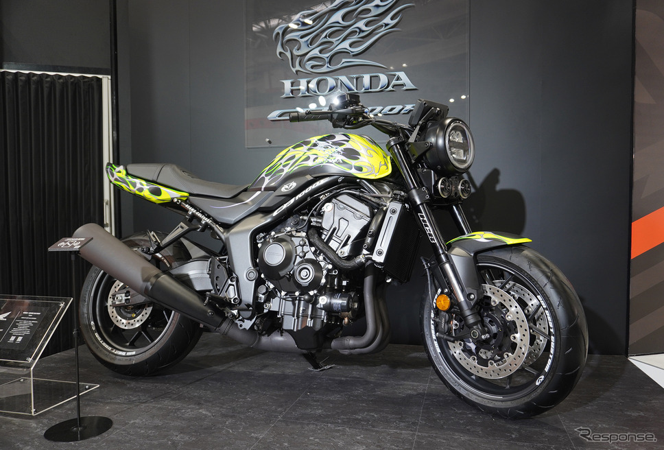 「BEAMS CULTUART」とのコラボカスタムのHONDA CB1000F meets GUCCIMAZE(大阪モーターサイクルショー2025)《写真撮影 宮崎壮人》