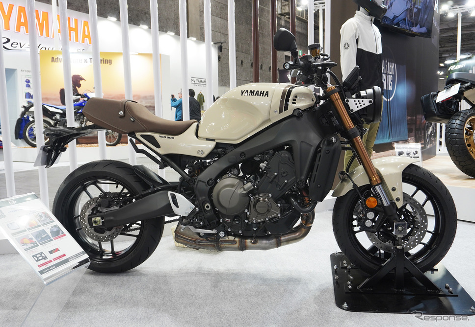 ヤマハ XSR900 ABS 2025年モデルの日本限定カラー「アイボリー」(大阪モーターサイクルショー2025)《写真撮影 宮崎壮人》