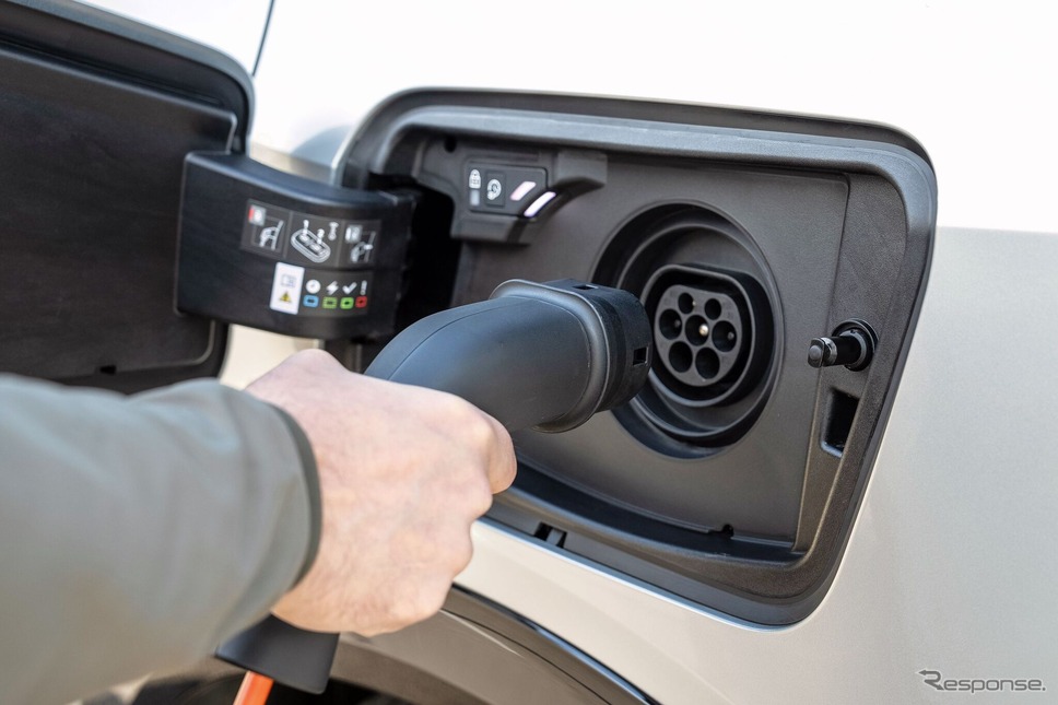 オペル『グランドランド』新型のPHEV《photo by Opel》