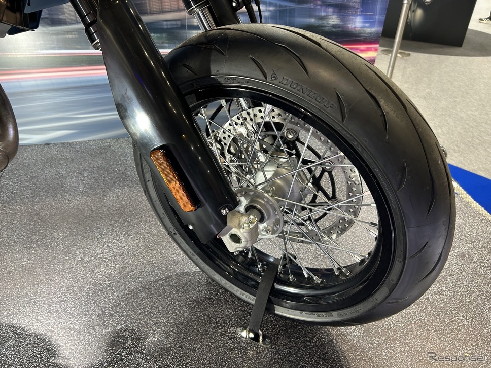 スズキ DR-Z4SM(大阪モーターサイクルショー2025)《写真撮影 青木タカオ》