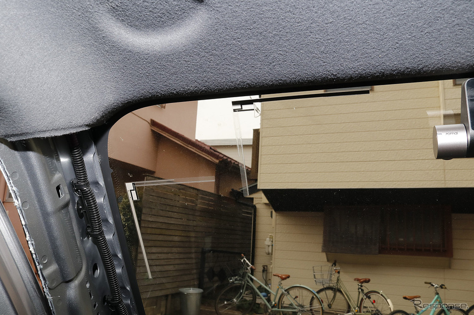 ナビのフィルムアンテナも貼る位置を説明する用紙が入っているので迷わず貼れる《写真撮影 土田康弘》