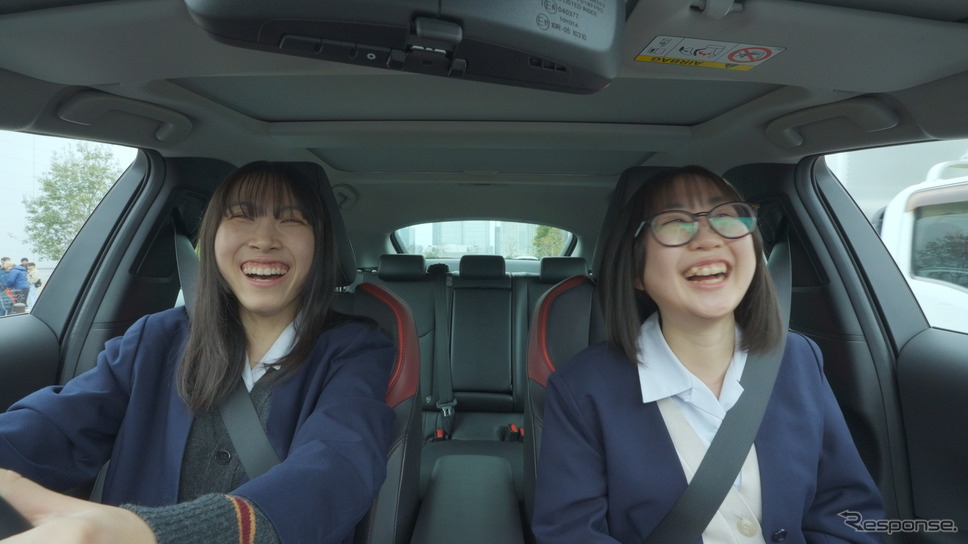 “卒業ドライブ”の様子《画像提供 トヨタ自動車》