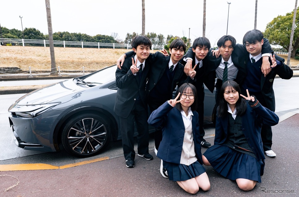 “卒業ドライブ”の様子《画像提供 トヨタ自動車》