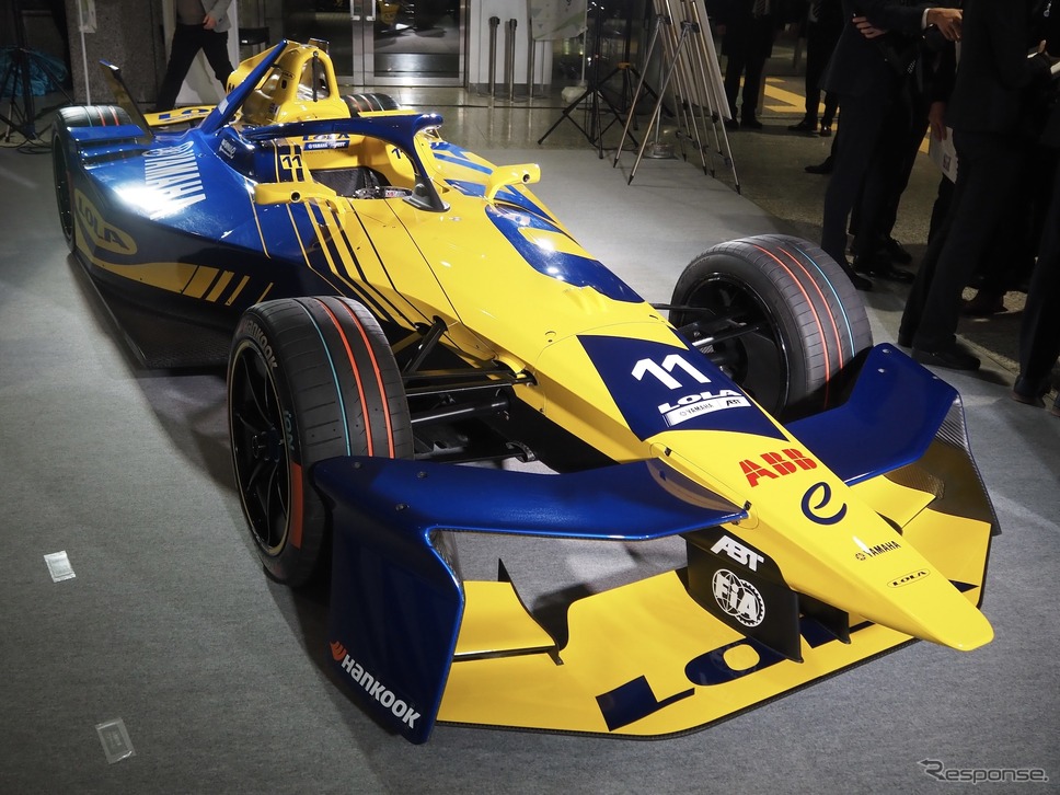 東京都庁に展示されたフォーミュラEマシン(2月)《写真撮影 高木啓》
