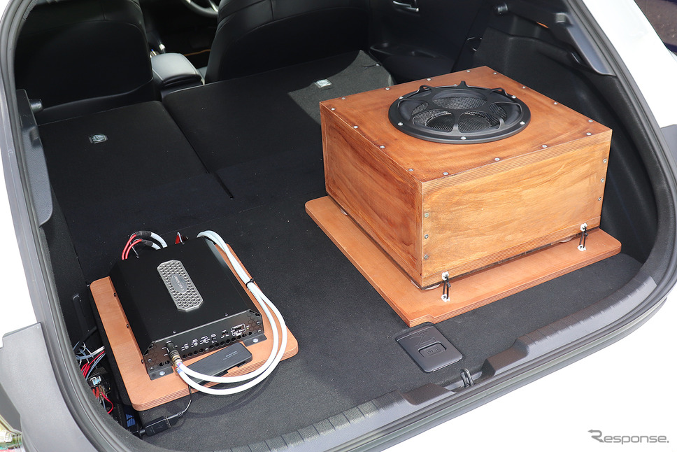 「単体DSP」が搭載されたオーディオカーの一例(製作ショップ:ウェイブトゥポート<鳥取県>)。Photo by 太田祥三