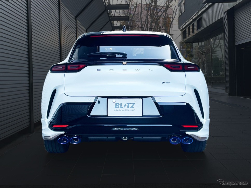 チタンカラーテールセット(VSR)装着例(モデリスタリヤスパッツ装備車)《写真提供 BLITZ》