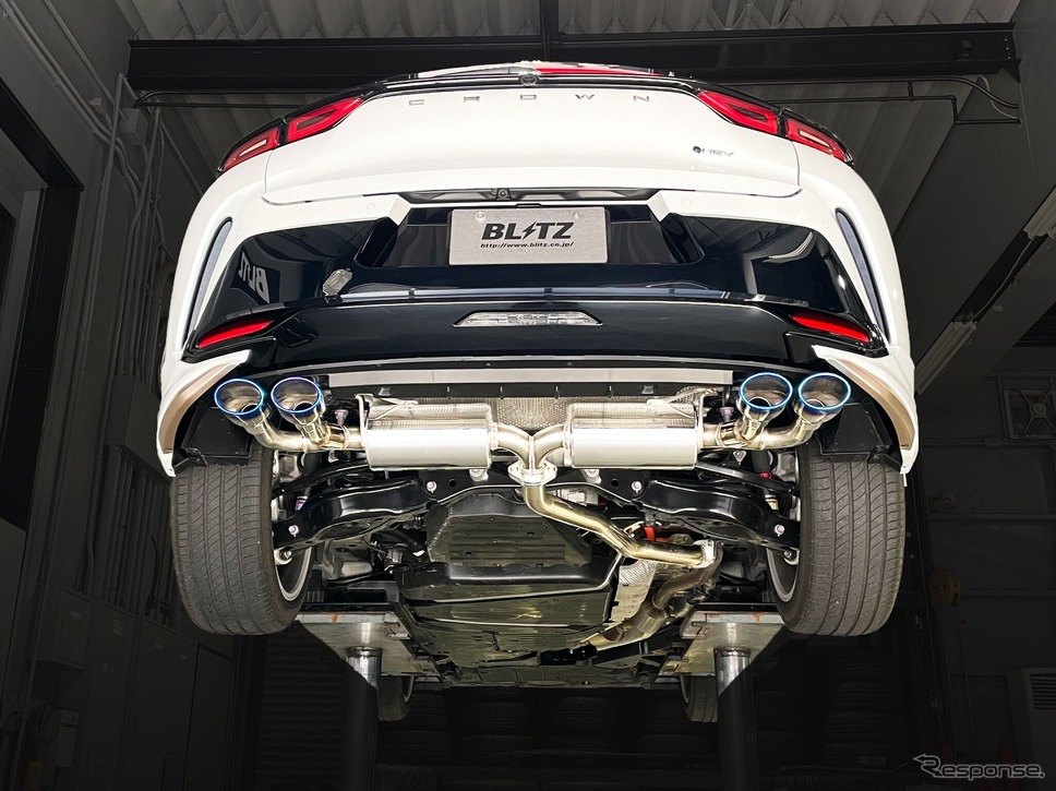 チタンカラーテールセット(VSR)装着例(モデリスタリヤスパッツ装備車)《写真提供 BLITZ》