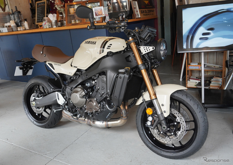 ヤマハ XSR900 2025年モデル(セラミックアイボリー)《写真撮影 宮崎壮人》