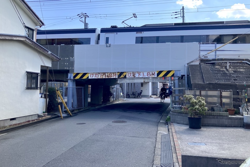 桁下高さ1.8m、京成線・お花茶屋〜青砥《写真撮影 高木啓》