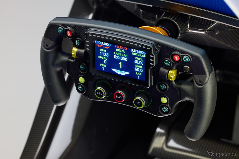 アストンマーティンとカーブレーシングシミュレーターズが共同開発した最新のレーシングシミュレーター「AMR-C01-R」《photo by Curv Racing Simulators》