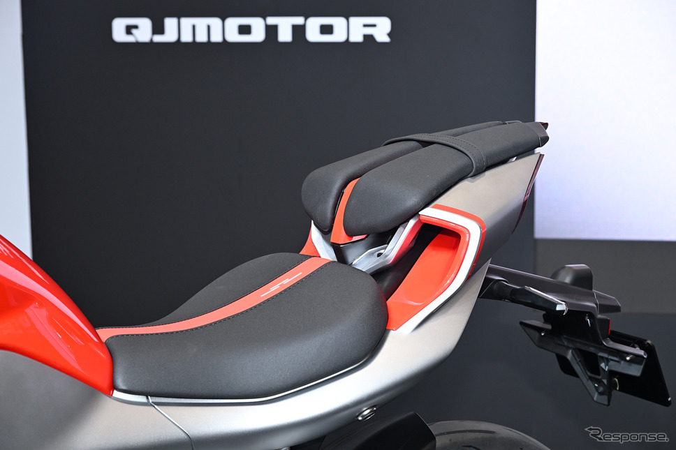 QJモーター SRK400RS(東京モーターサイクルショー2025)《写真撮影 安藤貴史》