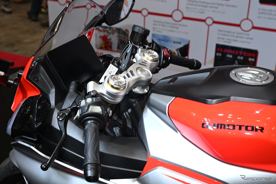 QJモーター SRK400RS(東京モーターサイクルショー2025)《写真撮影 安藤貴史》