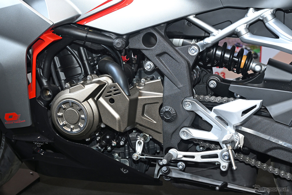 QJモーター SRK400RSに搭載される400cc・4気筒エンジン(東京モーターサイクルショー2025)《写真撮影 安藤貴史》