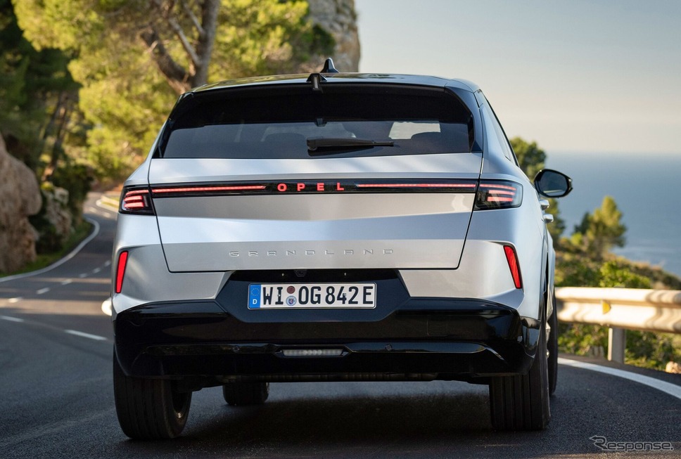 オペル『グランドランド』新型のPHEV《photo by Opel》