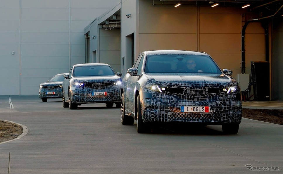 BMW『iX3』の試作車を生産開始《photo by BMW》