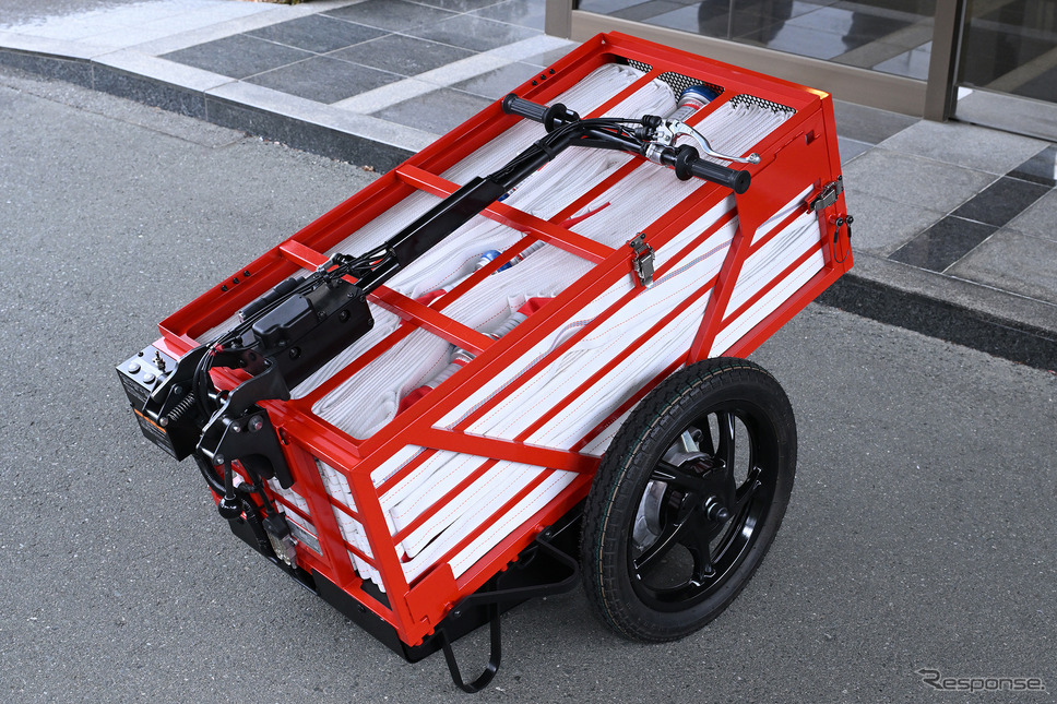 電動アシストホースカーのX- QUICKER(クロスクイッカー)《写真撮影 廣井誠》