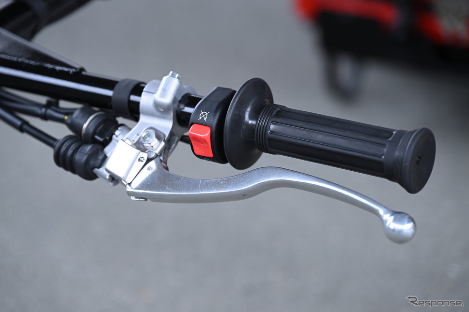 グリップやブレーキにはバイク用の部品を使用《写真撮影 廣井誠》