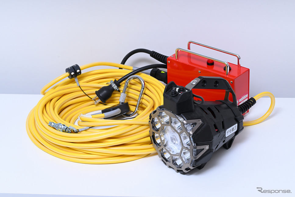 消防専用LED投光器のX-BUSTER(クロスバスター)《写真撮影 廣井誠》