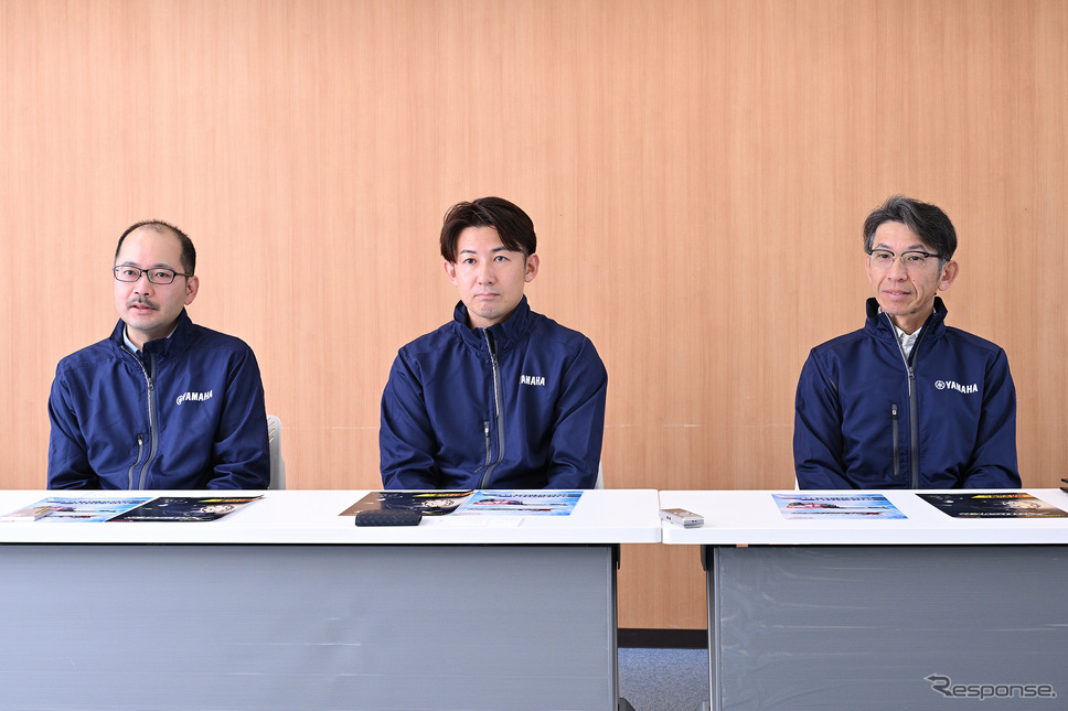 電動アシストホースカーの開発をおこなうヤマハモーターエンジニアリングの(左から)杉山氏、畑島氏、藤井氏《写真撮影 廣井誠》