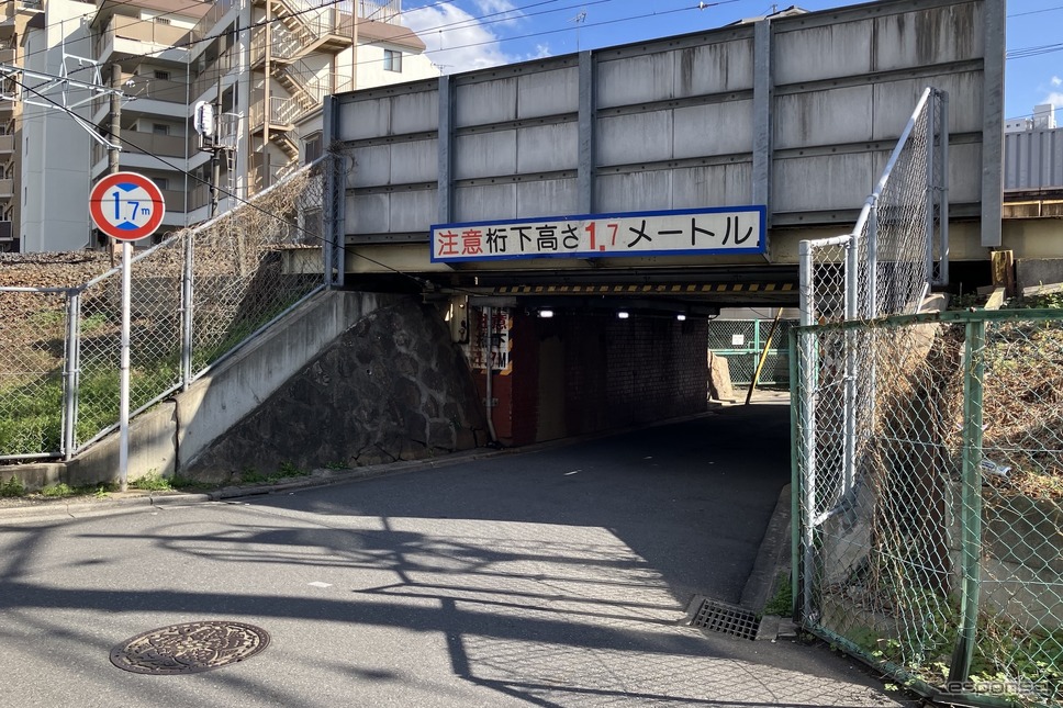 桁下1.7m、東武線・牛田付近《写真撮影 高木啓》