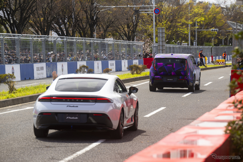 Honda 0 SUVの後を走るプレリュード・プロトタイプ(Red Bull Showrun × Powered by Honda)《写真撮影 望月勇輝》