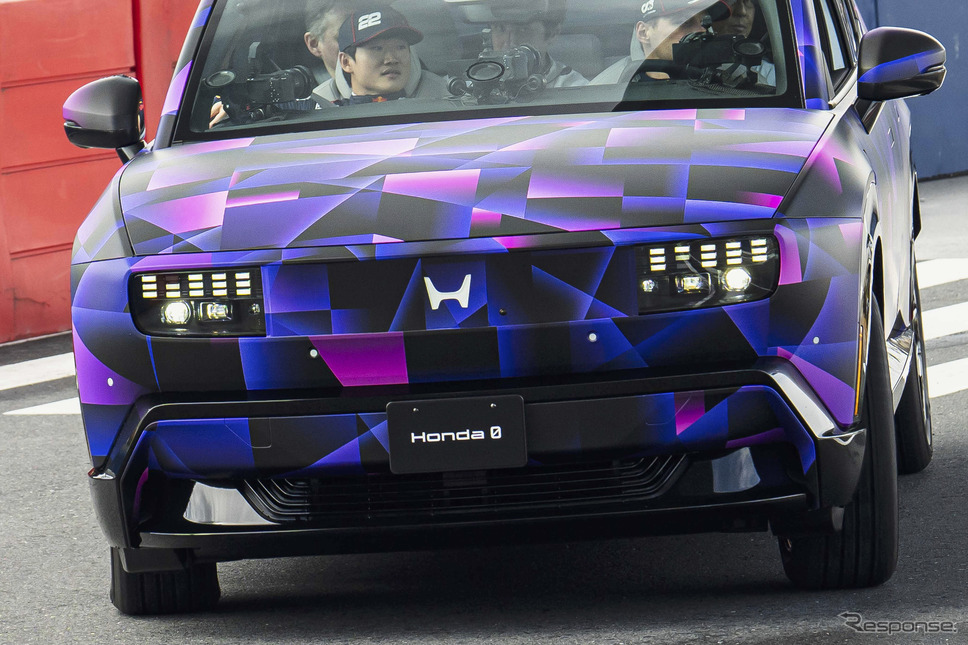 サプライズ走行を披露したHonda 0 SUV(Red Bull Showrun × Powered by Honda)《写真撮影 望月勇輝》