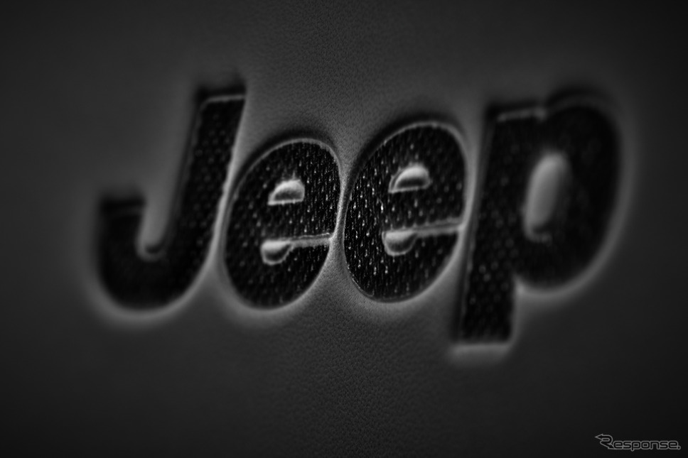 写真家アレッサンドロ・ドビチ氏が撮影した新型『コンパス』のティザー写真《photo by Jeep》