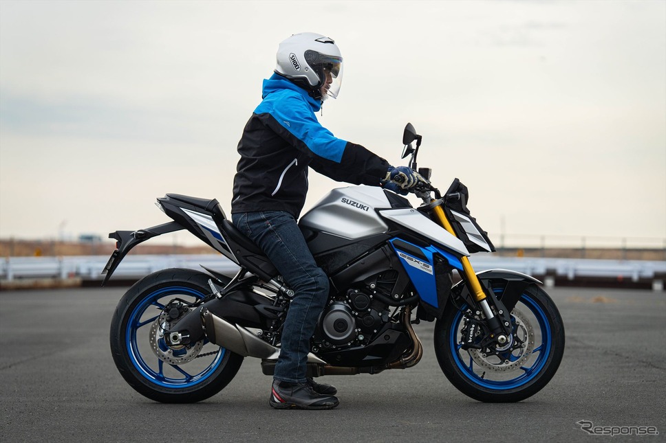 スズキ GSX-S1000の足つき《写真撮影 望月勇輝》