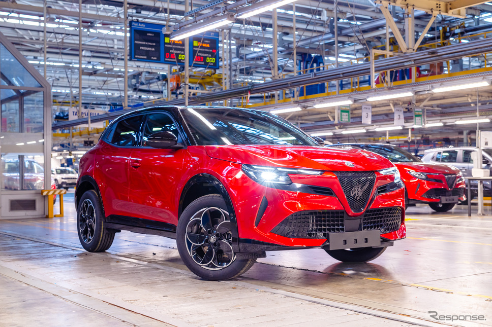 アルファロメオ『ジュニアQ4』の生産をステランティスのポーランド工場で開始《photo by Alfa Romeo》