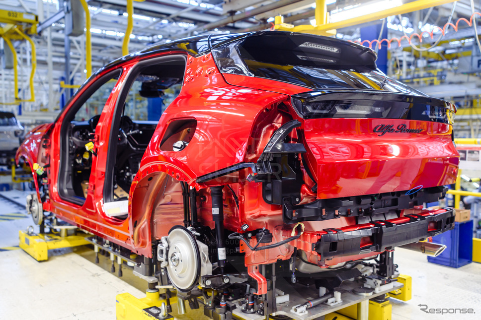 アルファロメオ『ジュニアQ4』の生産をステランティスのポーランド工場で開始《photo by Alfa Romeo》
