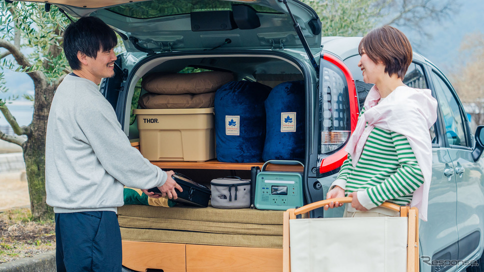 トヨタカローラ香川のカーシェア「TOYOTA SHARE」の車両に、YURTが展開する天然木製車中泊キット「VANLIFE ROOMKIT」を搭載《写真提供 RESTORE》