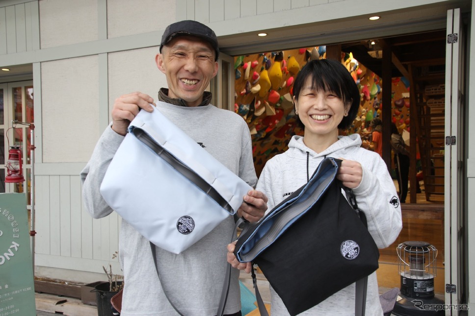 豊田合成とボルダリングジム「KNOT」のコラボによる「KNOTコラボ2WAYバッグ」《写真提供 豊田合成》
