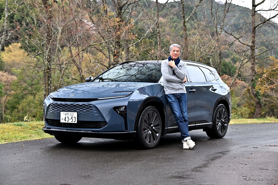 トヨタ クラウンエステート(PHEV)と九島辰也氏《写真撮影 雪岡直樹》