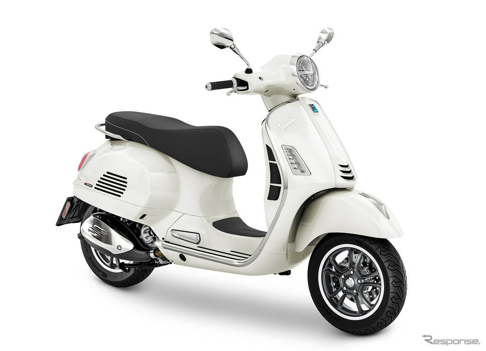 ベスパ GTS 300 Super(イノチェンテホワイト)《写真提供 ピアッジオグループジャパン》