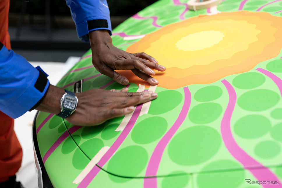 ヨロバ・イロリ氏のアートが描かれたマクラーレン『アルトゥーラ』《photo by McLaren Automotive》