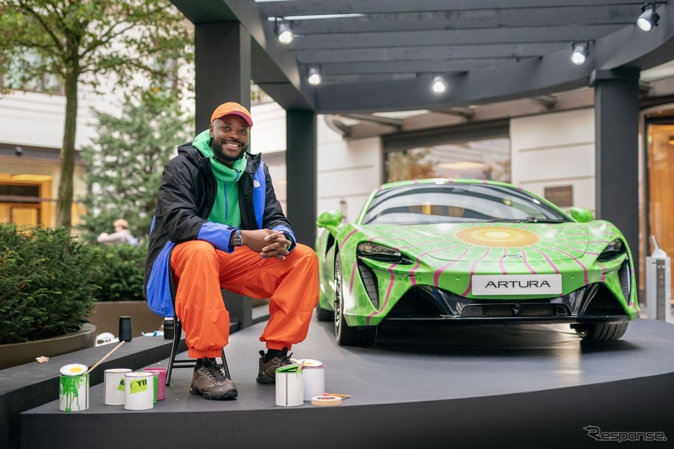 ヨロバ・イロリ氏のアートが描かれたマクラーレン『アルトゥーラ』《photo by McLaren Automotive》