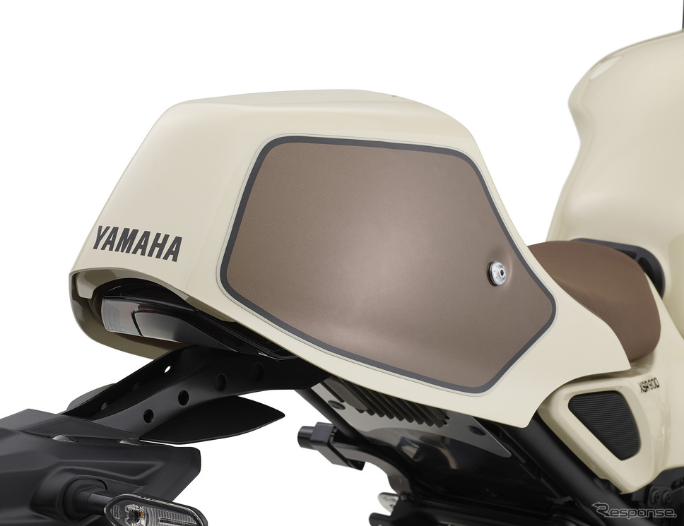 XSR900 2025年モデル用「シートカウル アイボリー」《写真提供 ワイズギア》